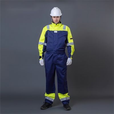 Un buen precio. Poliéster ignífugo del algodón el 35% de la ropa protectora el 65% de la seguridad del traje de la bata de la seguridad en línea